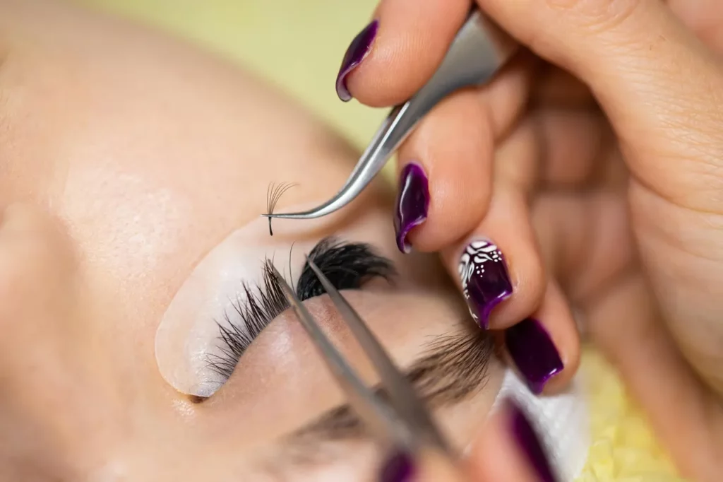 4 DIY Lash Extension Mistakes A Professional Would Never Make