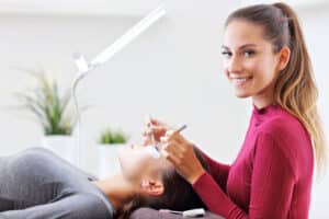 Smiling Lash Artist