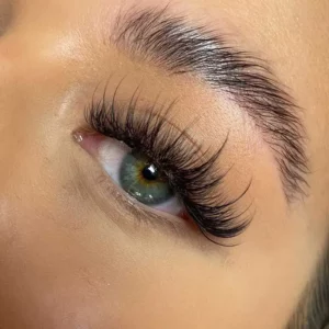 Wispy lash extension style 